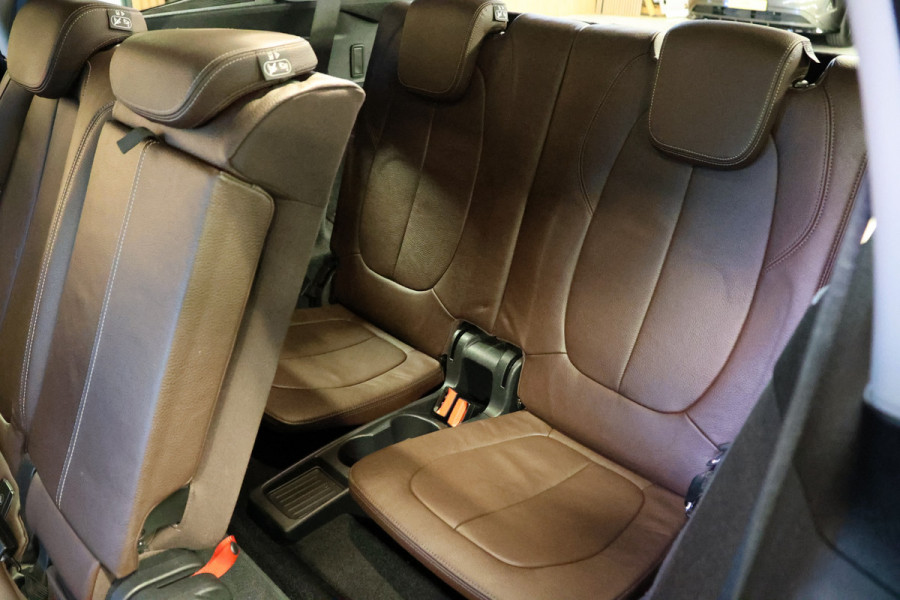 BMW 2 Serie Gran Tourer 218i Luxury Line | 7-Zitter | HUD | Lederen bekleding | Stoel- en stuurverwarming | Navigatie | Camera | Adaptieve L Sportstoelen | Alarm Klasse 3 | Elek. achterklep | DAB | Dealer onderhouden | NAP Logisch