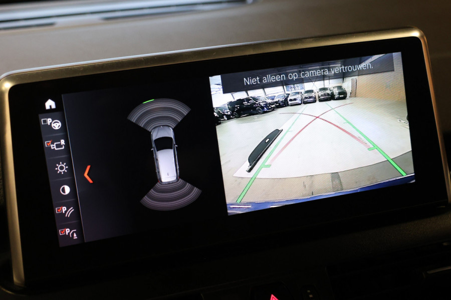 BMW 2 Serie Gran Tourer 218i Luxury Line | 7-Zitter | HUD | Lederen bekleding | Stoel- en stuurverwarming | Navigatie | Camera | Adaptieve L Sportstoelen | Alarm Klasse 3 | Elek. achterklep | DAB | Dealer onderhouden | NAP Logisch