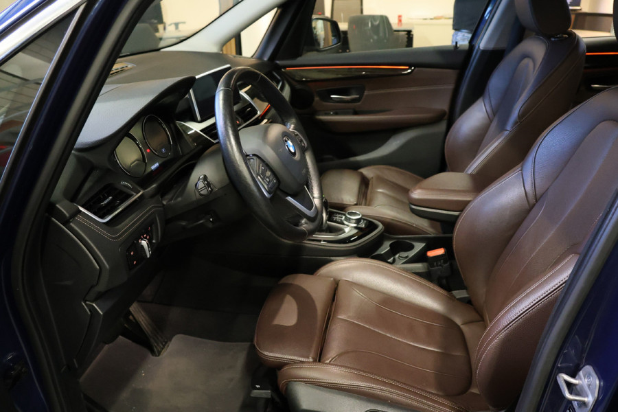 BMW 2 Serie Gran Tourer 218i Luxury Line | 7-Zitter | HUD | Lederen bekleding | Stoel- en stuurverwarming | Navigatie | Camera | Adaptieve L Sportstoelen | Alarm Klasse 3 | Elek. achterklep | DAB | Dealer onderhouden | NAP Logisch