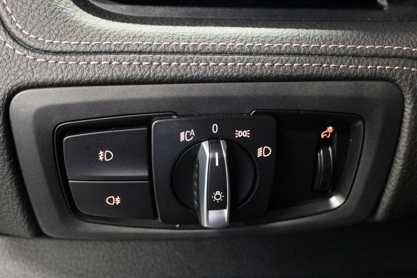 BMW 2 Serie Gran Tourer 218i Luxury Line | 7-Zitter | HUD | Lederen bekleding | Stoel- en stuurverwarming | Navigatie | Camera | Adaptieve L Sportstoelen | Alarm Klasse 3 | Elek. achterklep | DAB | Dealer onderhouden | NAP Logisch