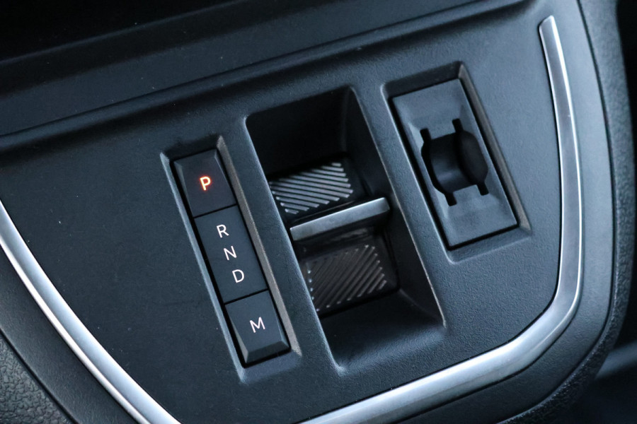 Peugeot Expert 2.0 BlueHDi 180PK L3 DC | 5-Zitter | Dubbel cabine | 360 Camera | Lederen bekleding | CarPlay | Navigatie | Stoelverwarming | Stuurwielverwarming | Massage | Elek. stoel | Lane Assist |  Dodehoek detector