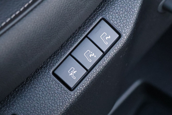 Peugeot Expert 2.0 BlueHDi 180PK L3 DC | 5-Zitter | Dubbel cabine | 360 Camera | Lederen bekleding | CarPlay | Navigatie | Stoelverwarming | Stuurwielverwarming | Massage | Elek. stoel | Lane Assist |  Dodehoek detector