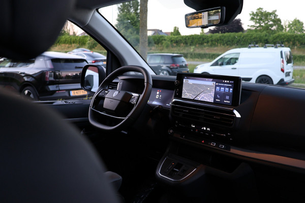 Peugeot Expert 2.0 BlueHDi 180PK L3 DC | 5-Zitter | Dubbel cabine | 360 Camera | Lederen bekleding | CarPlay | Navigatie | Stoelverwarming | Stuurwielverwarming | Massage | Elek. stoel | Lane Assist |  Dodehoek detector