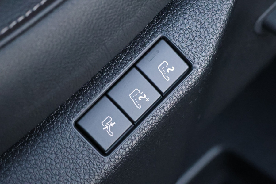 Peugeot Expert 2.0 BlueHDi 180PK L3 DC | 5-Zitter | Dubbel cabine | 360 Camera | Lederen bekleding | CarPlay | Navigatie | Stoelverwarming | Stuurwielverwarming | Massage | Elek. stoel | Lane Assist |  Dodehoek detector