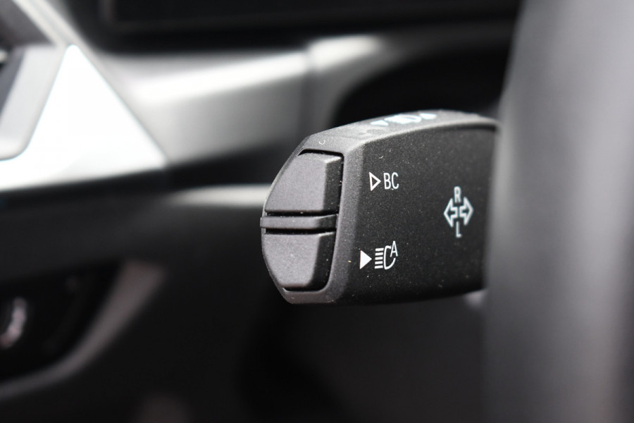 BMW 3-serie 330e xDrive M-Sport Pro Dravit H/K 19inch HUD Camera