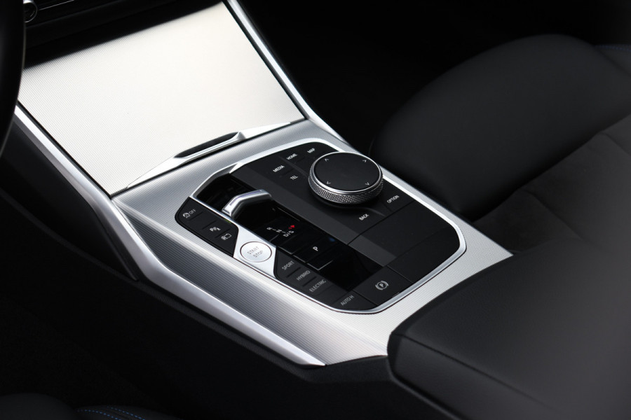 BMW 3-serie 330e xDrive M-Sport Pro Dravit H/K 19inch HUD Camera