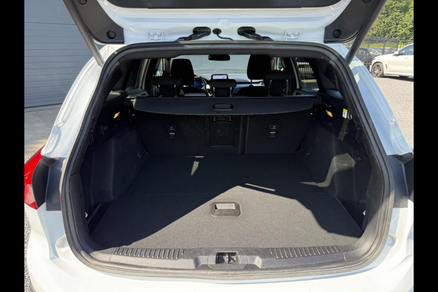 Ford FOCUS Wagon 1.5 EcoBoost Active X Business 2e Eigenaar,Dealer Onderhouden,Automaat,Navi,Camera,Clima,Cruise,Trekhaak,Pdc,Lm Velgen,150pk,Apk tot 09-2026