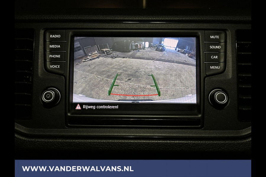 Volkswagen Crafter 2.0 TDI 141pk L3H3 L2H2 Euro6 Airco | Massagestoel | Camera | Apple Carplay | Android Auto Chauffeursstoel, Cruisecontrol, 2800kg trekvermogen