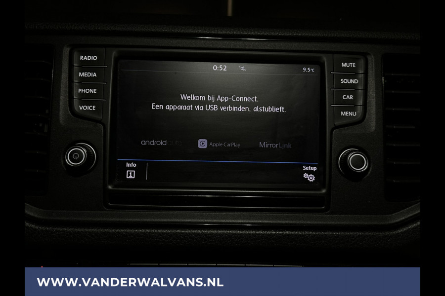 Volkswagen Crafter 2.0 TDI 141pk L3H3 L2H2 Euro6 Airco | Massagestoel | Camera | Apple Carplay | Android Auto Chauffeursstoel, Cruisecontrol, 2800kg trekvermogen