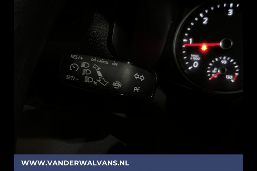 Volkswagen Crafter 2.0 TDI 141pk L3H3 L2H2 Euro6 Airco | Massagestoel | Camera | Apple Carplay | Android Auto Chauffeursstoel, Cruisecontrol, 2800kg trekvermogen