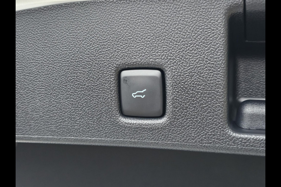Ford Kuga 2.5 PHEV ST-Line X 243pk | Driver Assistance Pack | Black Package | Winterpack | Panorama dak | Wegklapbare Trekhaak | AGR Stoelen | Adaptieve Matrix LED koplampen met Coast to Coast