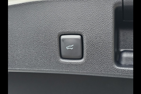 Ford Kuga 2.5 PHEV ST-Line X 243pk | Driver Assistance Pack | Black Package | Winterpack | Panorama dak | Wegklapbare Trekhaak | AGR Stoelen | Adaptieve Matrix LED koplampen met Coast to Coast