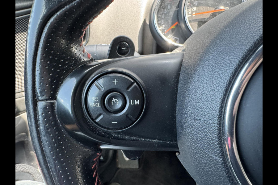 MINI Countryman 2.0 Cooper S Chili JCW | Navigatie | Cruise Control | Parkeersensoren | 19 Inch Lichtmetalen Velgen |