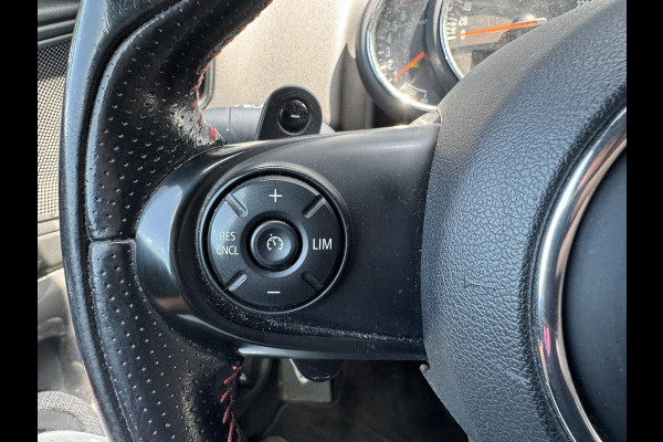 MINI Countryman 2.0 Cooper S Chili JCW | Navigatie | Cruise Control | Parkeersensoren | 19 Inch Lichtmetalen Velgen |