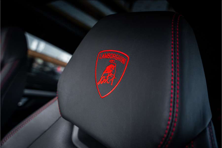 Lamborghini Urus 4.0 V8 - Akrapovic l Carbon | B&O Advanced l Panorama