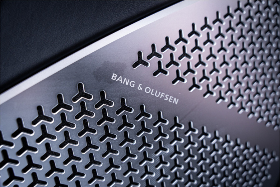 Lamborghini Urus 4.0 V8 - Akrapovic l Carbon | B&O Advanced l Panorama