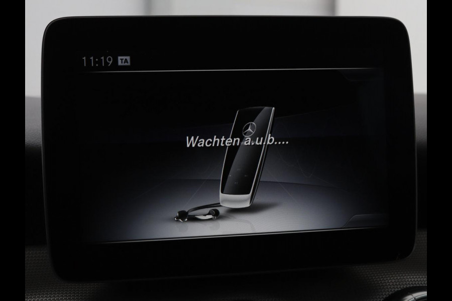 Mercedes-Benz CLA-Klasse Shooting Brake 180 Business Solution | Stoelverwarming | Camera | Bleutooth | Navigatie | LMV 18 inch | Sportstoelen | Half leder