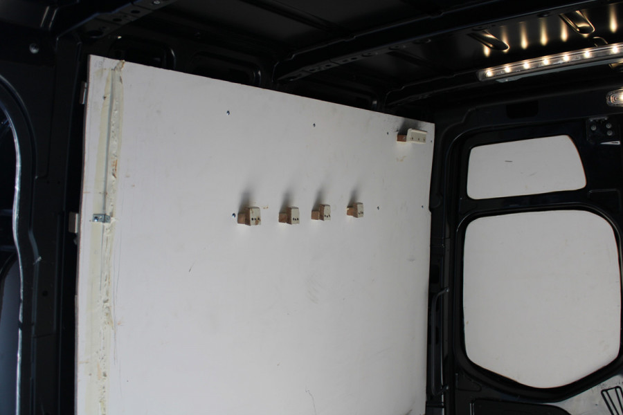 Mercedes-Benz Sprinter 315CDI L2H2 RWD 150pk - MBUX - Trekhaak - Dodehoek - Navi - Elek Spiegels - Rijklaar