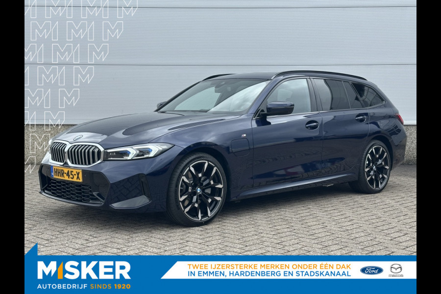BMW 3 Serie Touring 330e M-SPORT! PANODAK! 19INCH! HARMAN KARDON! ADAPTIVE LED! CURV