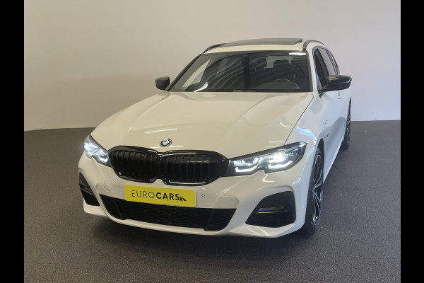 BMW 3 Serie Touring 320e M-Sport Aut-8 Panoramadak Adaptive M-Technic Chassis LED Navi Cruise Control PDC VA 19" LM Velgen Shadowline