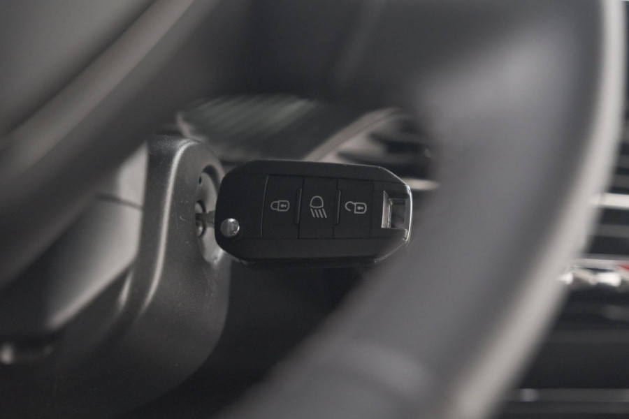 Peugeot 2008 PureTech 130 Active | Camera | Apple Carplay | Parkeersensoren