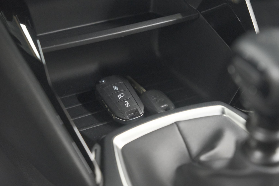 Peugeot 2008 PureTech 130 Active | Camera | Apple Carplay | Parkeersensoren