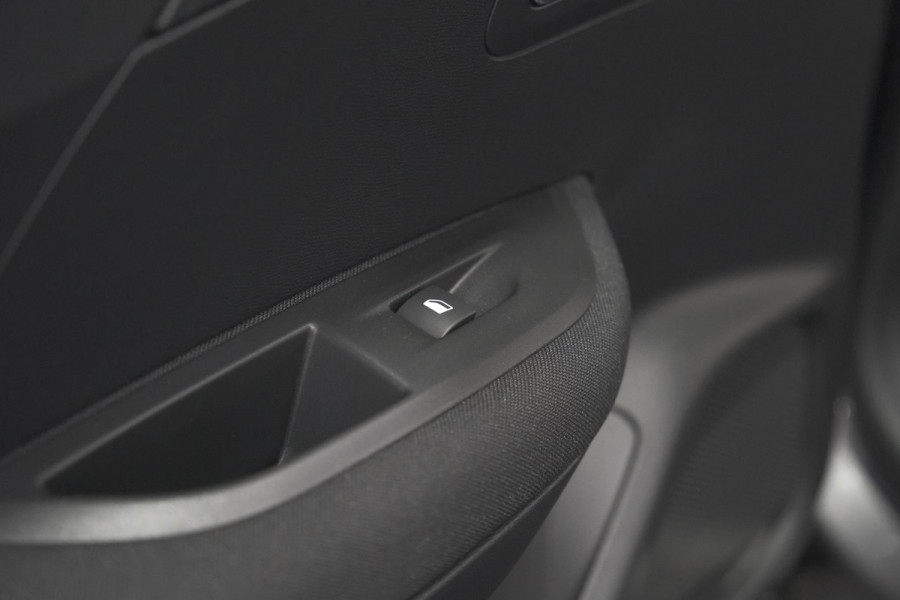 Peugeot 2008 PureTech 130 Active | Camera | Apple Carplay | Parkeersensoren