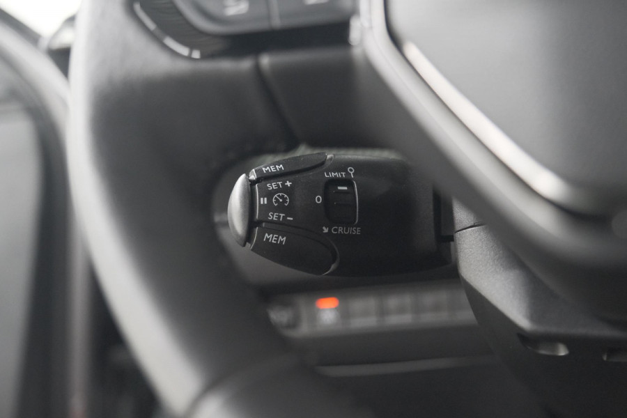 Peugeot 2008 PureTech 130 Active | Camera | Apple Carplay | Parkeersensoren