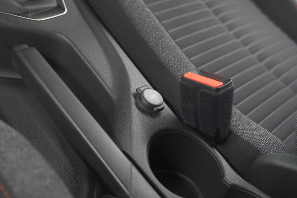 Peugeot 2008 PureTech 130 Active | Camera | Apple Carplay | Parkeersensoren