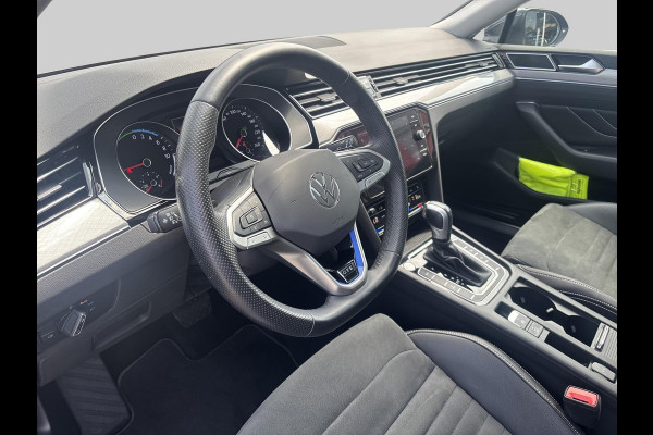 Volkswagen Passat Variant 1.4 TSI PHEV GTE Business | schuifdak | ACC | matrix LED | halfleder |