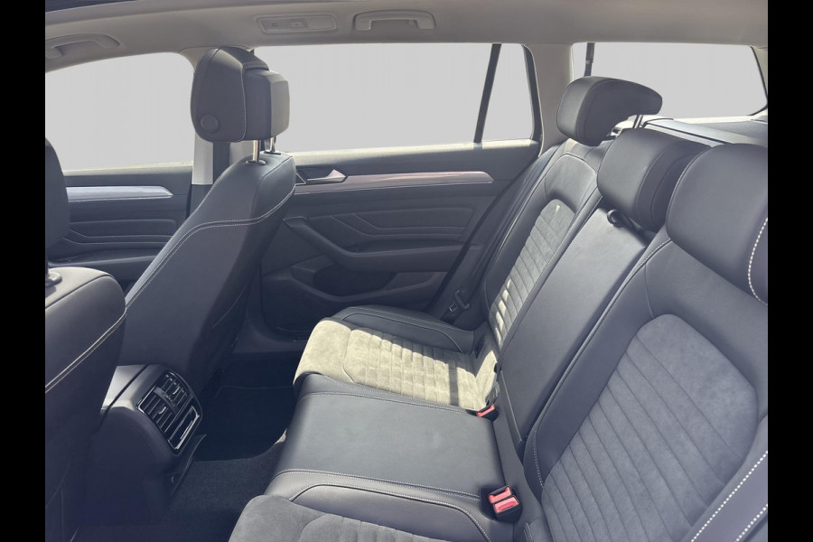 Volkswagen Passat Variant 1.4 TSI PHEV GTE Business | schuifdak | ACC | matrix LED | halfleder |
