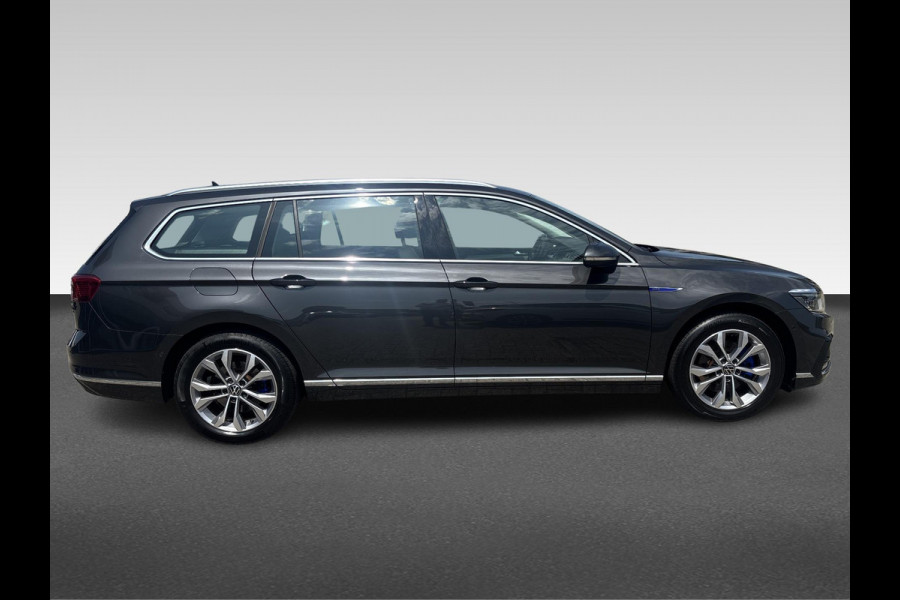 Volkswagen Passat Variant 1.4 TSI PHEV GTE Business | schuifdak | ACC | matrix LED | halfleder |