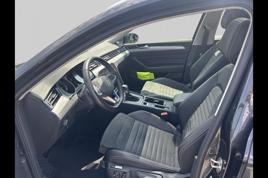 Volkswagen Passat Variant 1.4 TSI PHEV GTE Business | schuifdak | ACC | matrix LED | halfleder |
