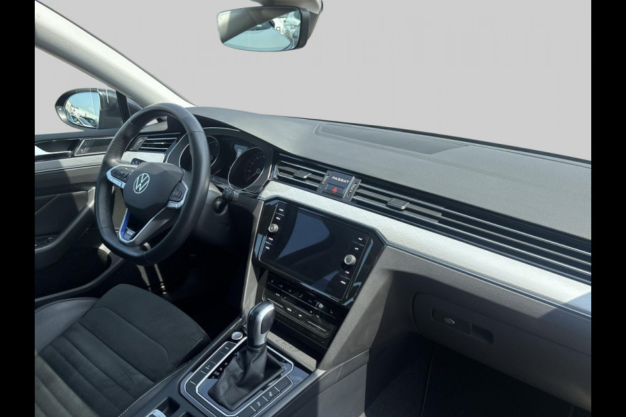 Volkswagen Passat Variant 1.4 TSI PHEV GTE Business | schuifdak | ACC | matrix LED | halfleder |