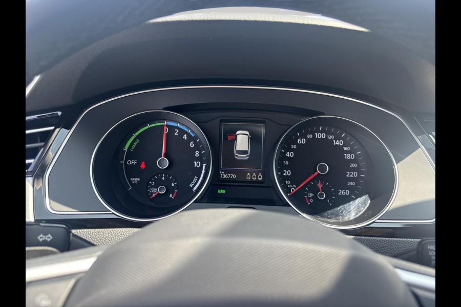 Volkswagen Passat Variant 1.4 TSI PHEV GTE Business | schuifdak | ACC | matrix LED | halfleder |