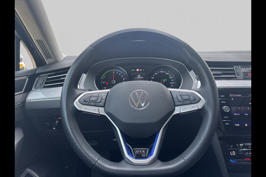 Volkswagen Passat Variant 1.4 TSI PHEV GTE Business | schuifdak | ACC | matrix LED | halfleder |