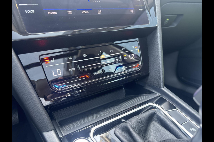 Volkswagen Passat Variant 1.4 TSI PHEV GTE Business | schuifdak | ACC | matrix LED | halfleder |