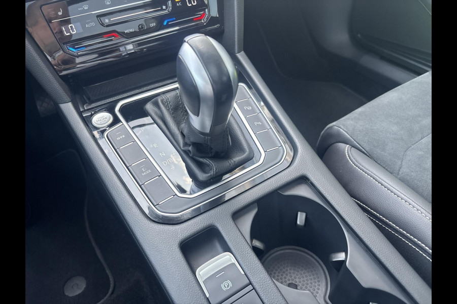 Volkswagen Passat Variant 1.4 TSI PHEV GTE Business | schuifdak | ACC | matrix LED | halfleder |