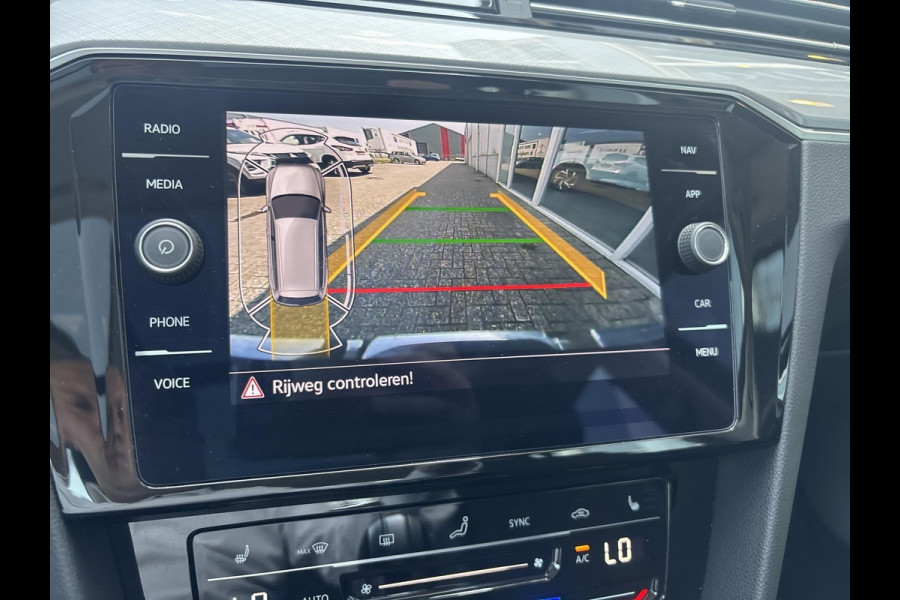 Volkswagen Passat Variant 1.4 TSI PHEV GTE Business | schuifdak | ACC | matrix LED | halfleder |