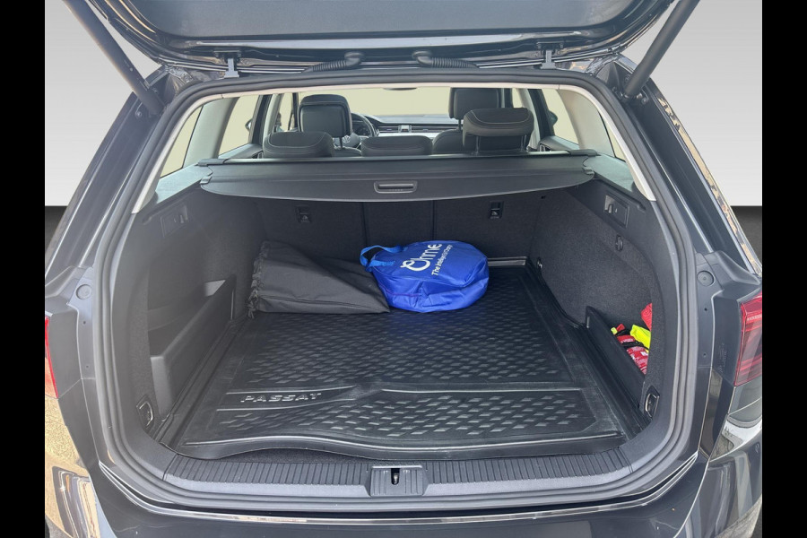 Volkswagen Passat Variant 1.4 TSI PHEV GTE Business | schuifdak | ACC | matrix LED | halfleder |