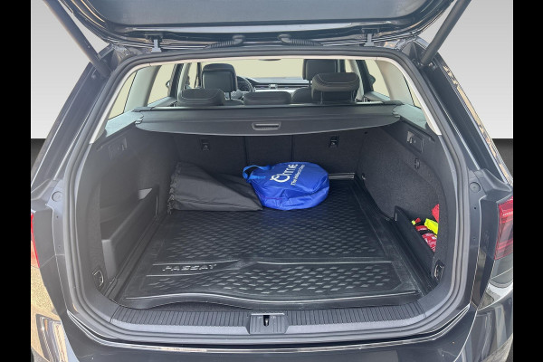 Volkswagen Passat Variant 1.4 TSI PHEV GTE Business | schuifdak | ACC | matrix LED | halfleder |