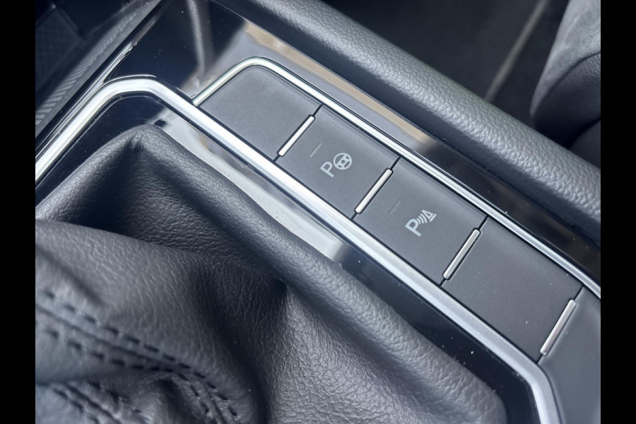 Volkswagen Passat Variant 1.4 TSI PHEV GTE Business | schuifdak | ACC | matrix LED | halfleder |