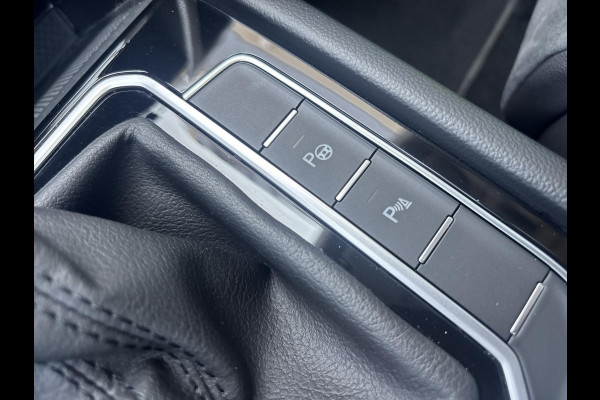 Volkswagen Passat Variant 1.4 TSI PHEV GTE Business | schuifdak | ACC | matrix LED | halfleder |
