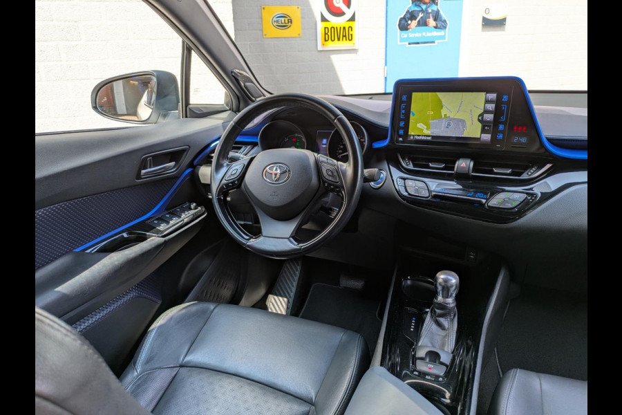 Toyota C-HR 1.8 Hybrid Bi-Tone Plus|Leder|Blindspot|Keyless-Entry|JBL|Stoelverwarming|Afn.Trekhaak|Dealer onderhouden