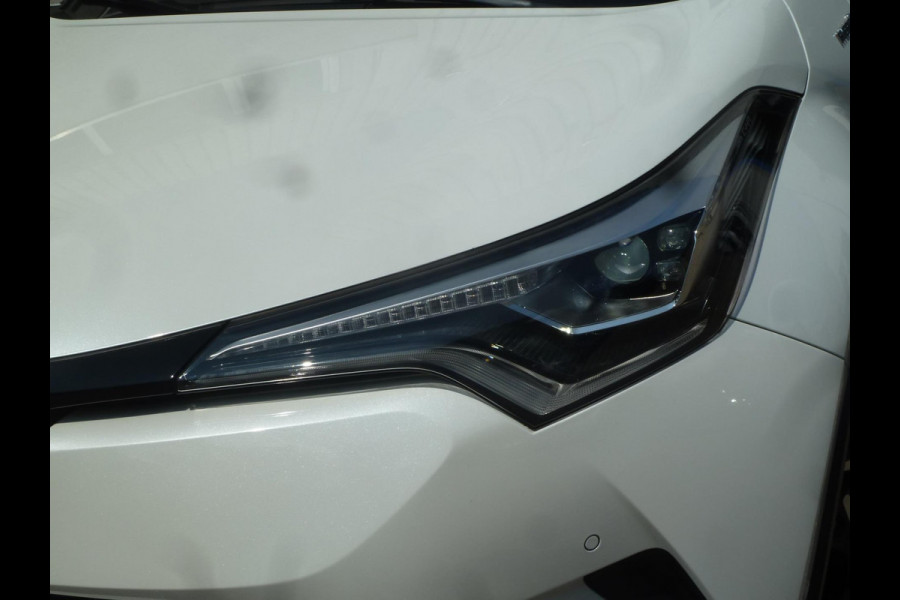 Toyota C-HR 1.8 Hybrid Bi-Tone Plus|Leder|Blindspot|Keyless-Entry|JBL|Stoelverwarming|Afn.Trekhaak|Dealer onderhouden