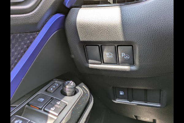 Toyota C-HR 1.8 Hybrid Bi-Tone Plus|Leder|Blindspot|Keyless-Entry|JBL|Stoelverwarming|Afn.Trekhaak|Dealer onderhouden