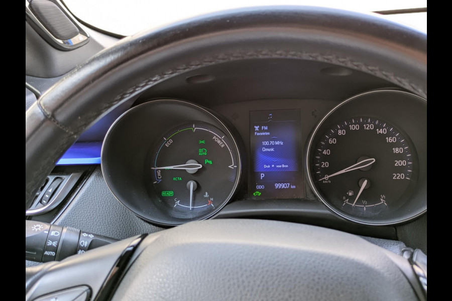 Toyota C-HR 1.8 Hybrid Bi-Tone Plus|Leder|Blindspot|Keyless-Entry|JBL|Stoelverwarming|Afn.Trekhaak|Dealer onderhouden