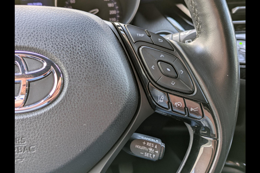 Toyota C-HR 1.8 Hybrid Bi-Tone Plus|Leder|Blindspot|Keyless-Entry|JBL|Stoelverwarming|Afn.Trekhaak|Dealer onderhouden