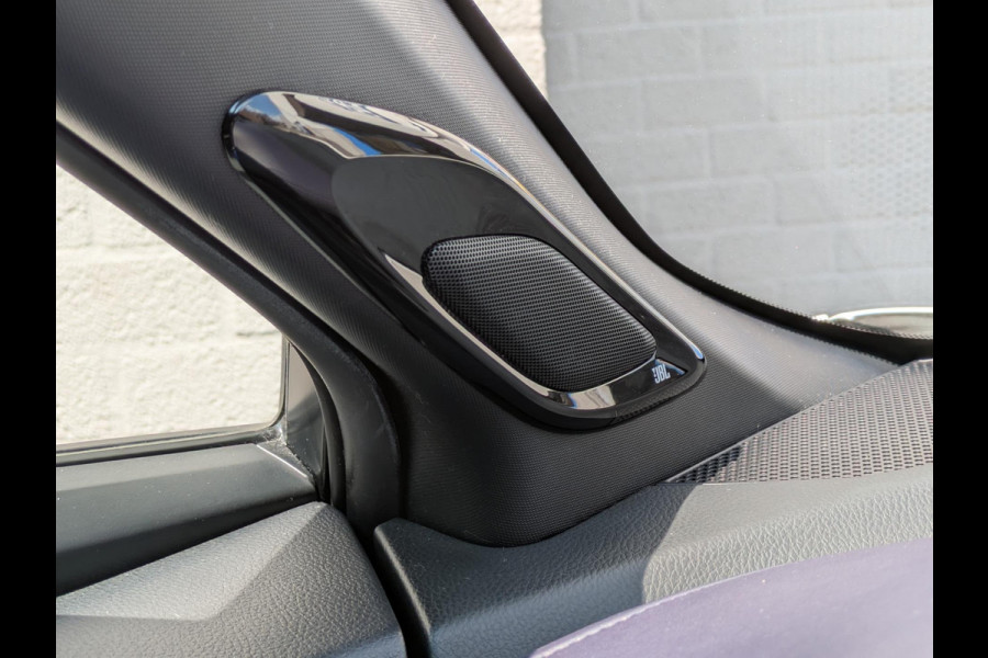 Toyota C-HR 1.8 Hybrid Bi-Tone Plus|Leder|Blindspot|Keyless-Entry|JBL|Stoelverwarming|Afn.Trekhaak|Dealer onderhouden