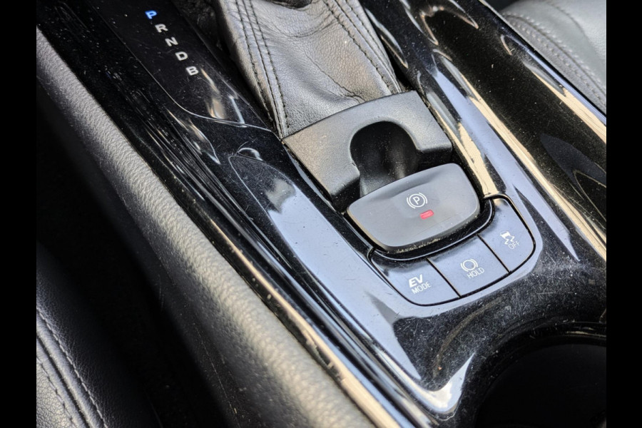 Toyota C-HR 1.8 Hybrid Bi-Tone Plus|Leder|Blindspot|Keyless-Entry|JBL|Stoelverwarming|Afn.Trekhaak|Dealer onderhouden